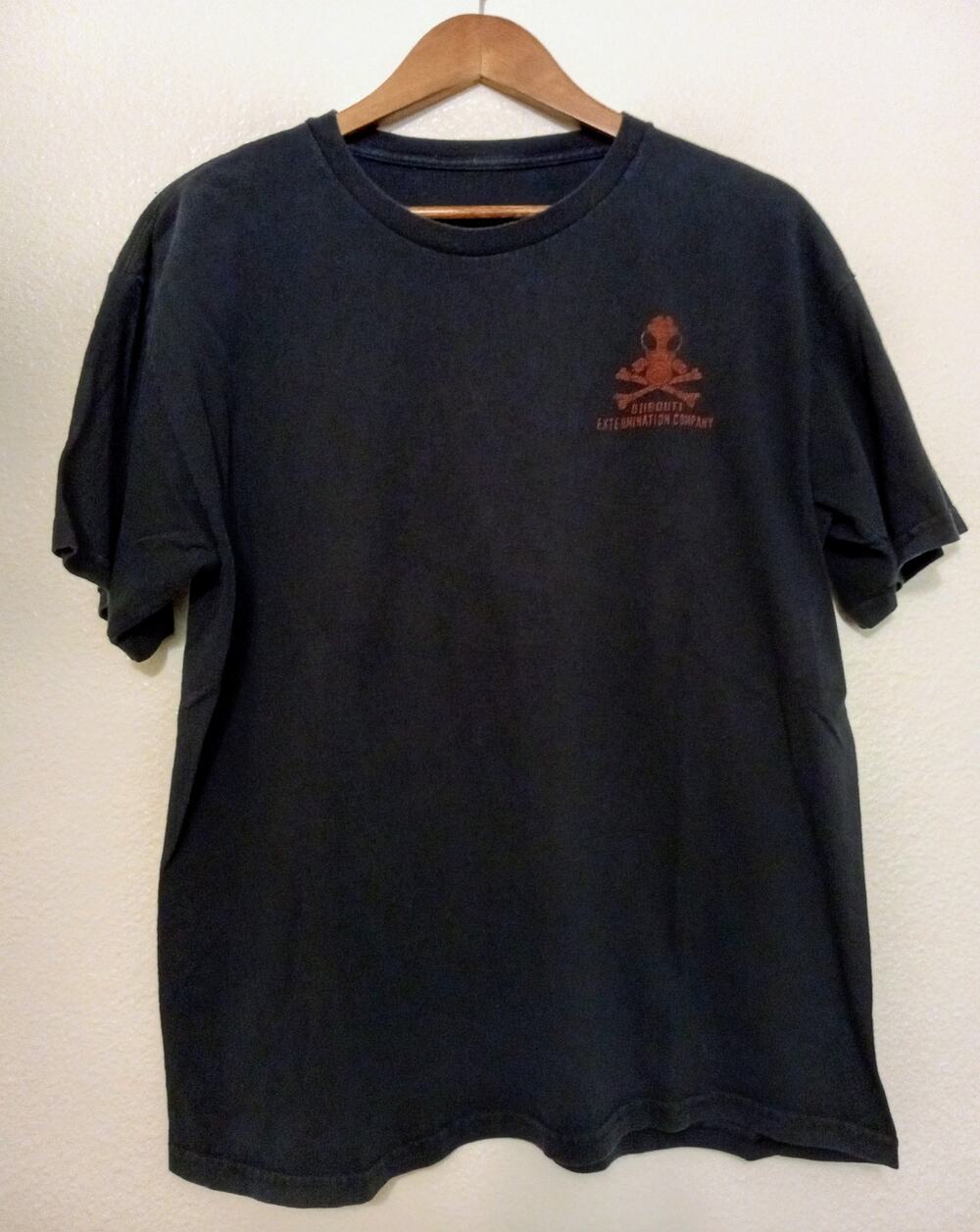 DJIBOUTI Africa Extermination Company Gas Mask Skull Graphic T-Shirt Black SZ L